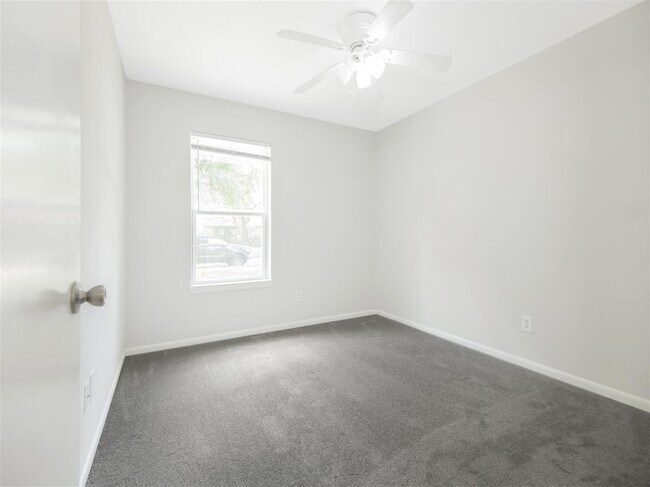Building Photo - 5830 Ettrick Dr