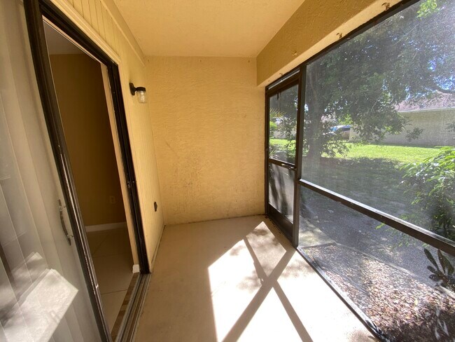 Building Photo - 4302 Santa Barbara Blvd S
