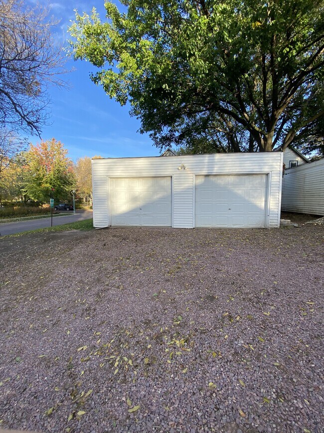 Building Photo - 1401 S Phillips Ave