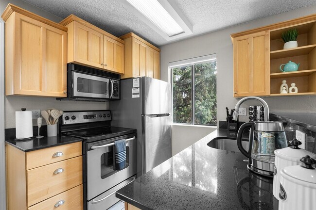 Building Photo - 6380 S Boston St