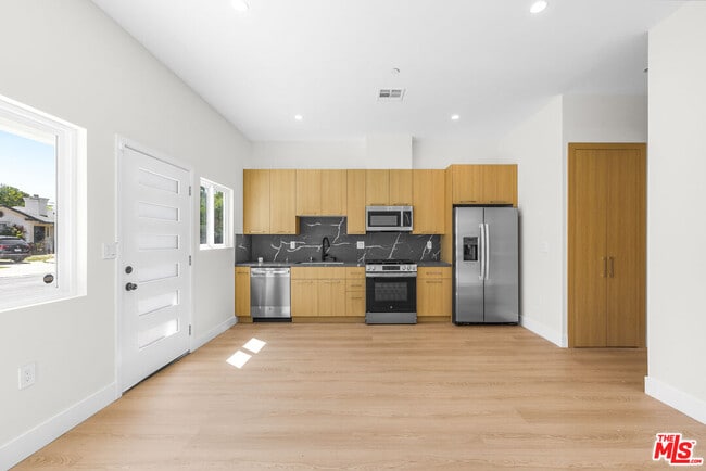 Building Photo - 5129 Don Pio Dr