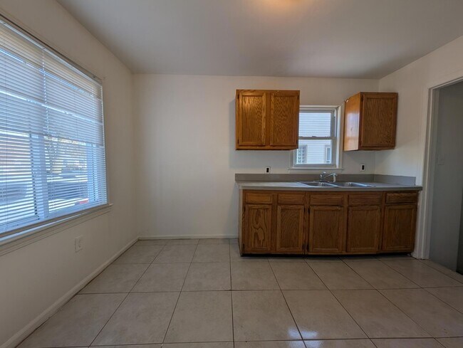 Building Photo - 305 South