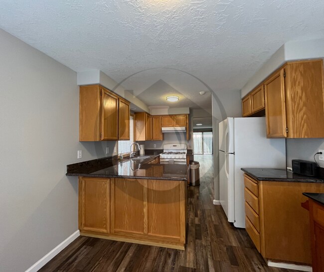 Building Photo - Single Level House - Move-in Ready Early July