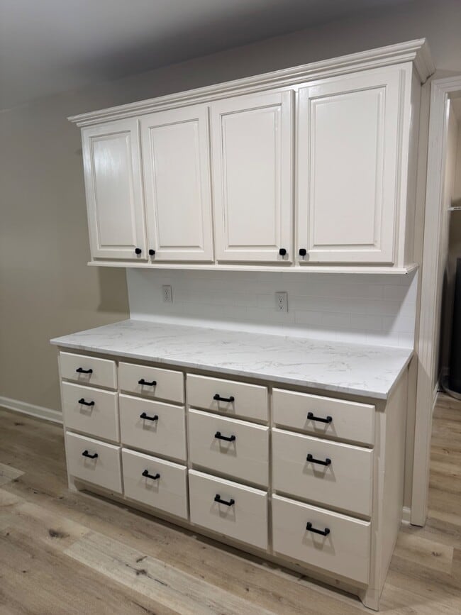 Building Photo - 111 Land Ct