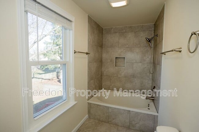 Building Photo - 8768 Tomislav St