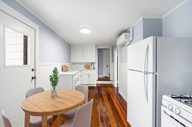 Building Photo - 1281 Middlesex St