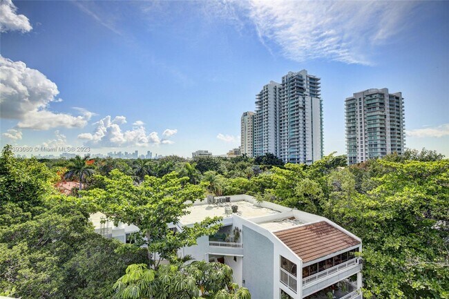 Building Photo - 2699 Tigertail Ave