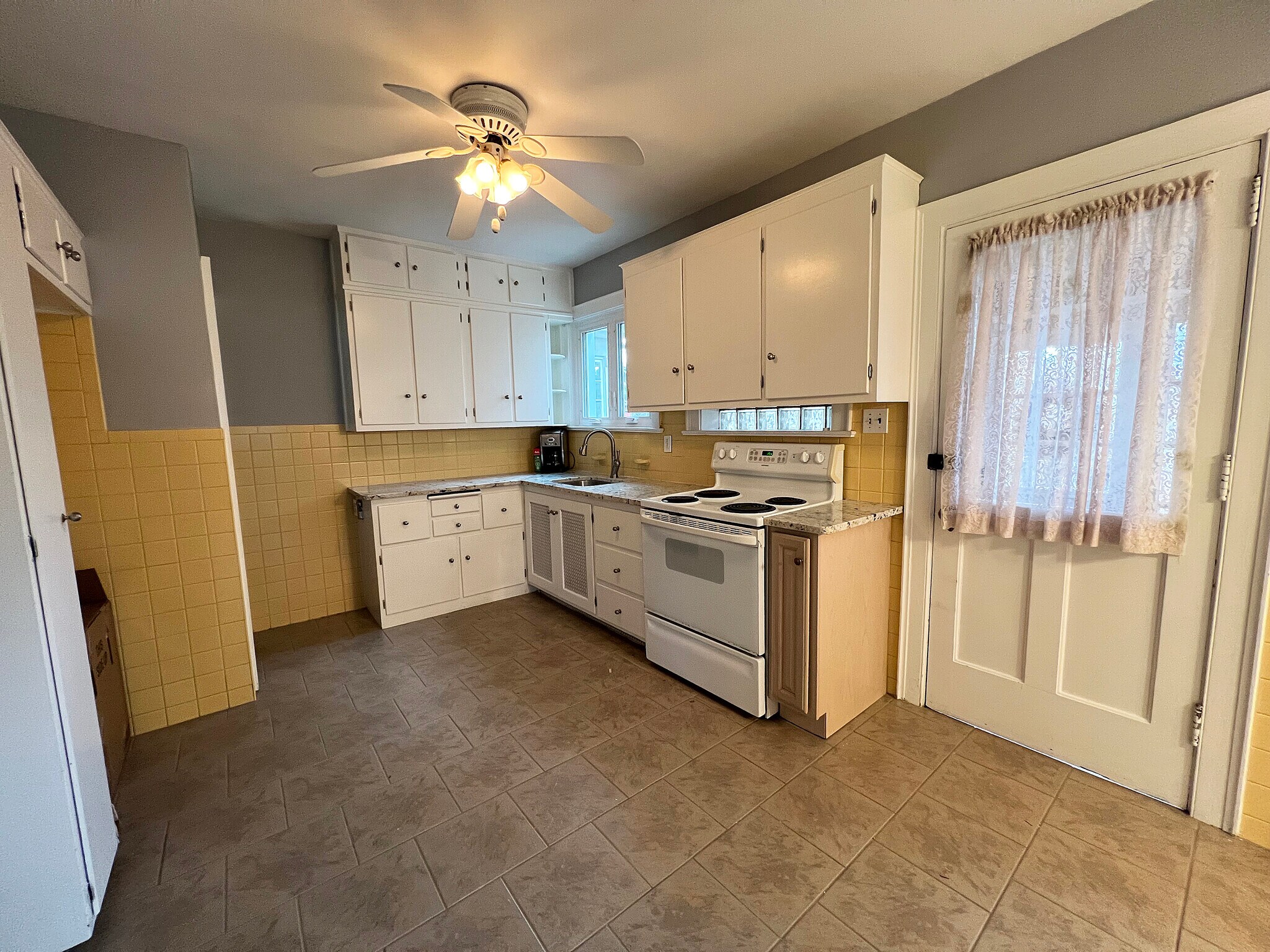 Kitchen, View 1 - 225 S 4th St