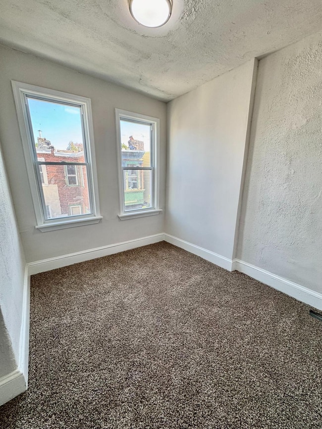 Building Photo - 2055 E Stella St