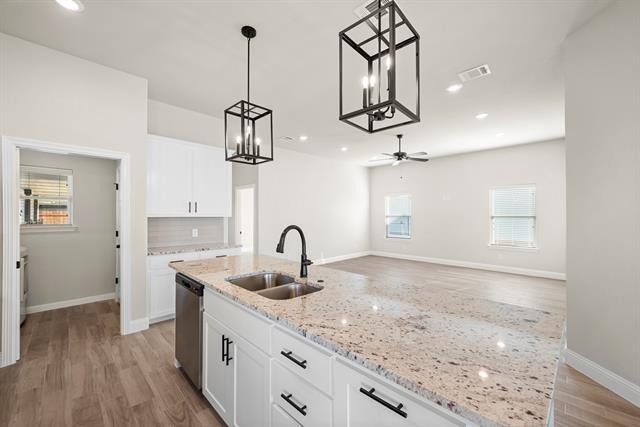 Building Photo - 604 Adeline Dr