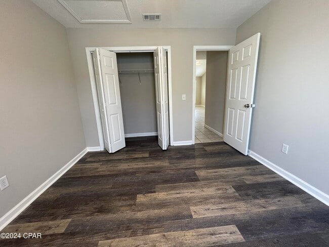 Building Photo - 7106 N Lagoon Dr
