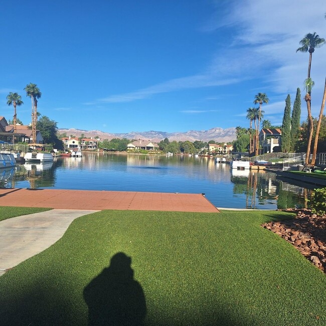 Building Photo - 8700 Captains Pl