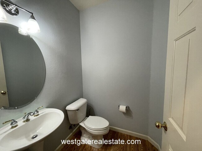 Building Photo - 786 El Paseo Dr