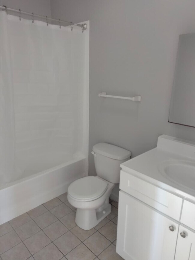 Building Photo - 588-612 E Main St