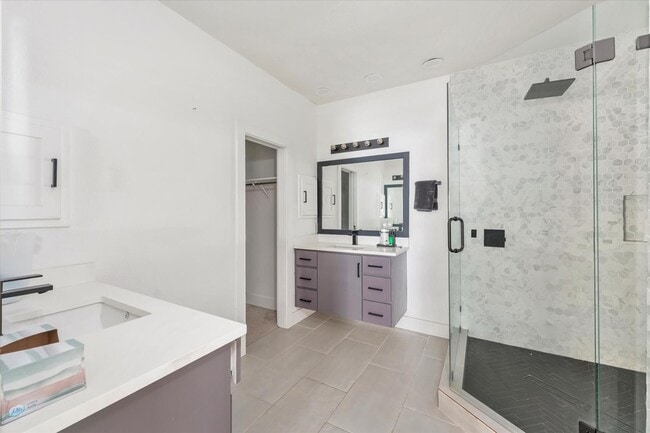 Building Photo - 8405 Greenspoint Dr