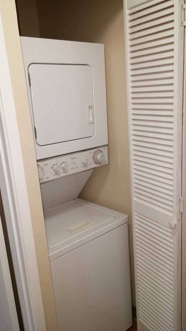 Building Photo - 4 Touchstone