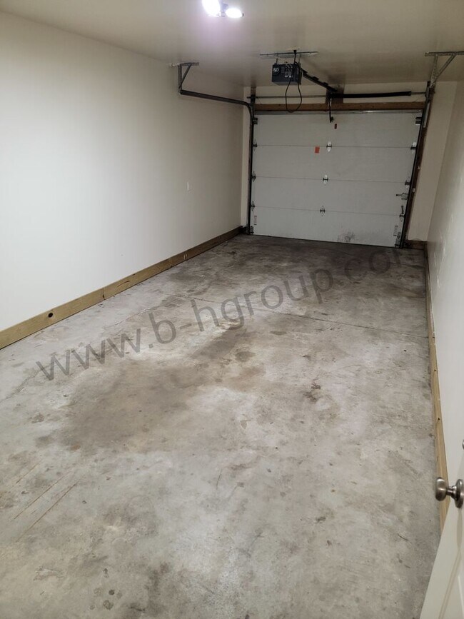 Building Photo - 8760 Sheridan Rd