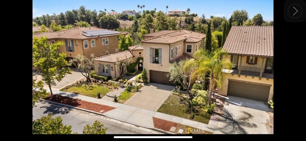 Building Photo - 19668-19663 Three Oaks Ln