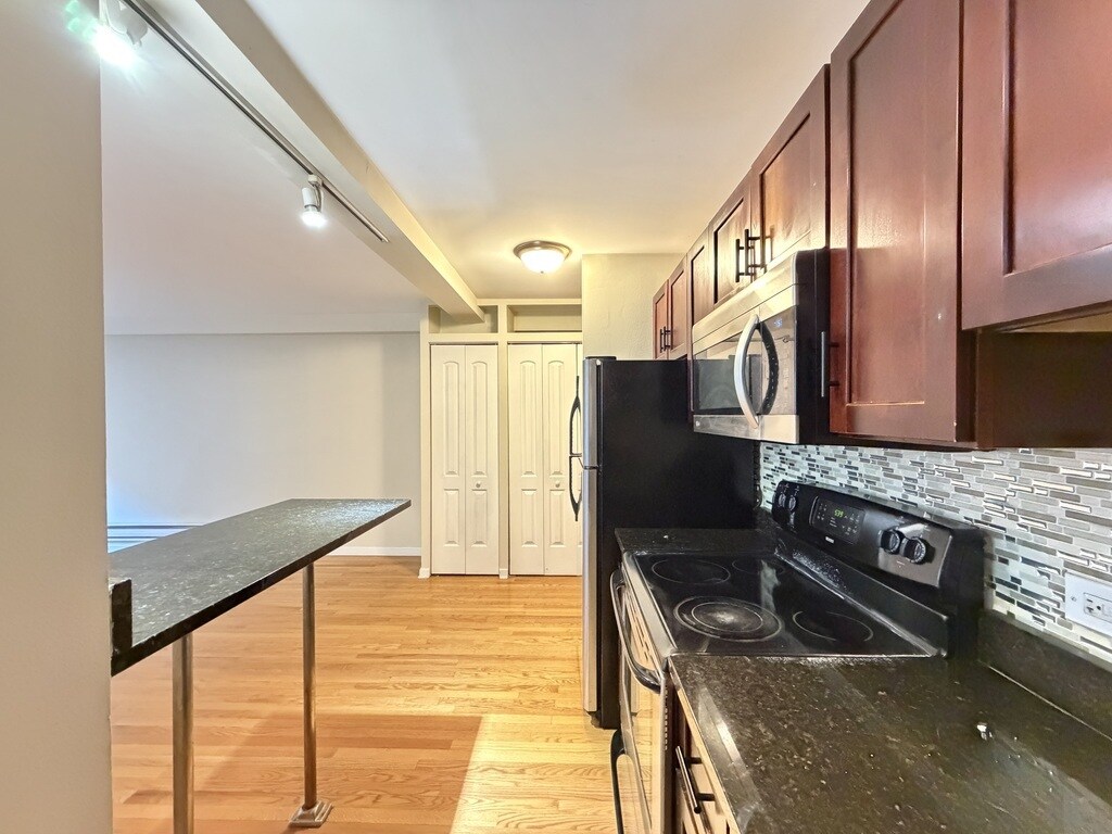 Building Photo - 4180 N Marine Dr