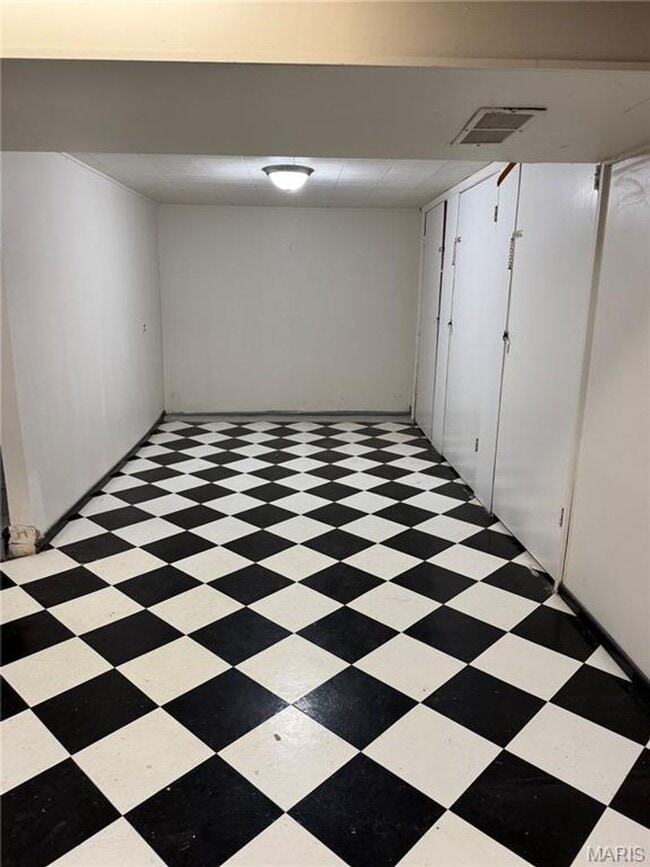 Building Photo - 709 Elkington Ln
