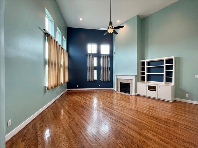Building Photo - 5901 Fairdale Ln