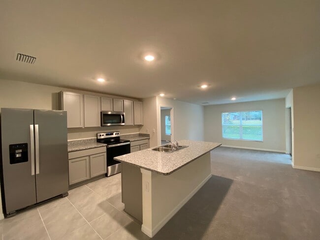 Building Photo - Desirable SE Ocala Neighborhood - Deer Path - 3/2/2 *Won't Last*