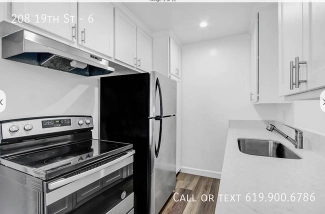 Building Photo - 208 19th St