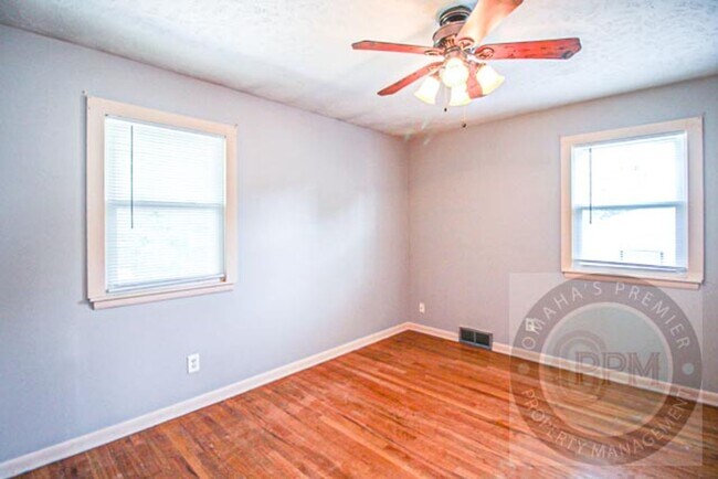 Building Photo - 3 Bedroom 1.5 Bathroom Cozy Family Home Lo...