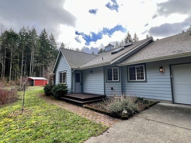 Building Photo - Private 5 Acres