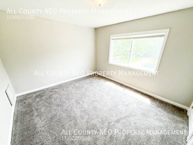 Building Photo - 3845 Summit Park Rd