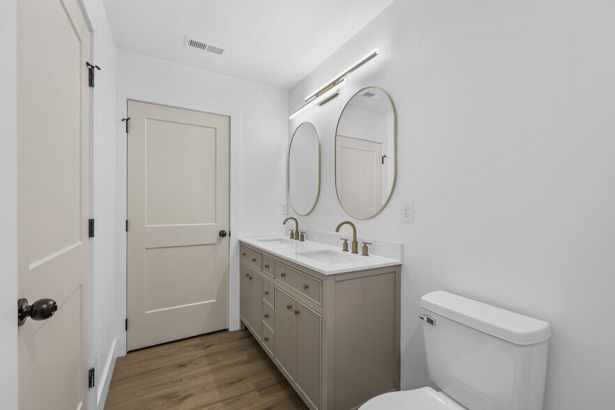 Building Photo - 214 E Morelia Ave