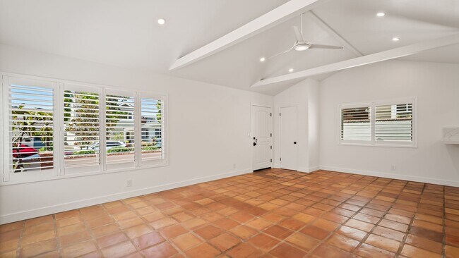 Building Photo - Larkspur Duplex