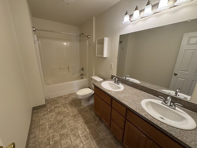 Building Photo - 2 Bedroom / 2 Bathroom Home with Loft & St...