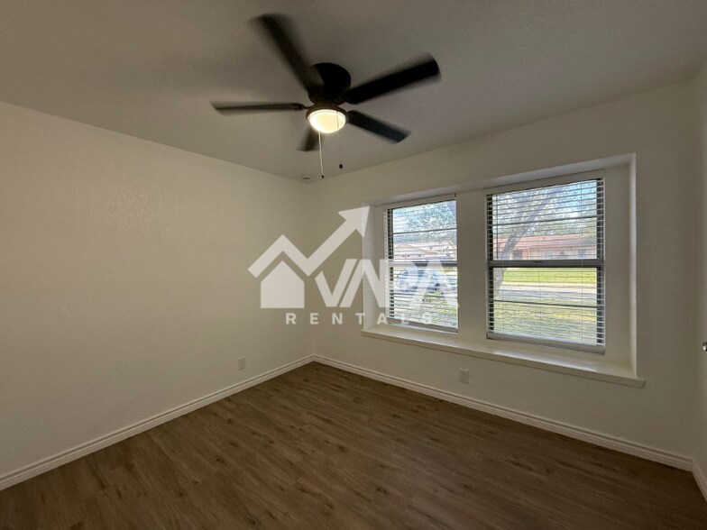 Building Photo - 5222 Tom Stafford Dr