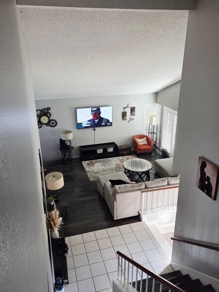 Building Photo - 22 Ridge Crest Cir