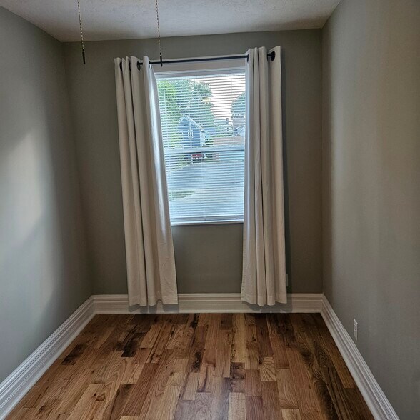 Dining room / office - 811 Tyler St