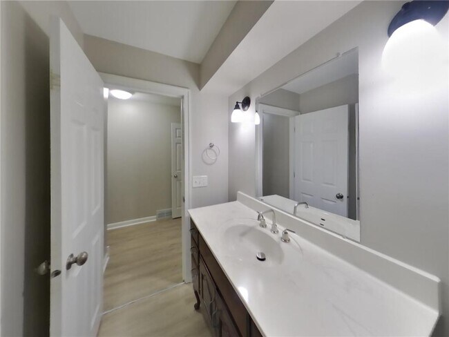Building Photo - 408 Riverview Dr