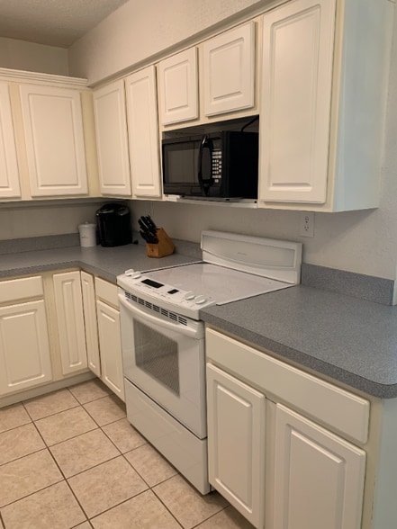 Building Photo - 190 E Olmstead Dr