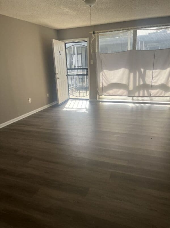 Building Photo - 150 N McLean St