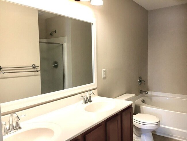 Building Photo - SPACIOUS 4 BEDROOM HOME IN PARK WEST - CHAPIN