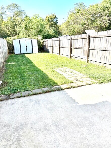 Building Photo - 1504 Southport Blvd