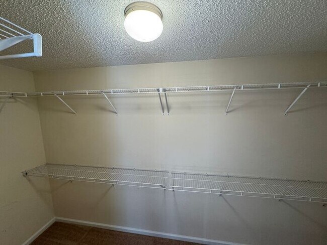 Building Photo - Prime Location and Fenced Yard