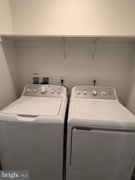 Building Photo - 67 Basswood St