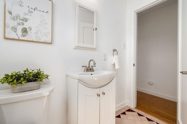 Building Photo - Light-Filled San Leandro Gem w/ Dual Garages & Expansive Yard