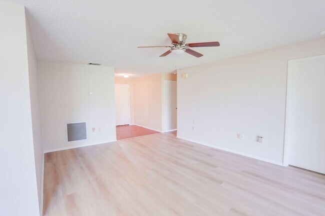 Building Photo - 2634 Shadybranch Dr