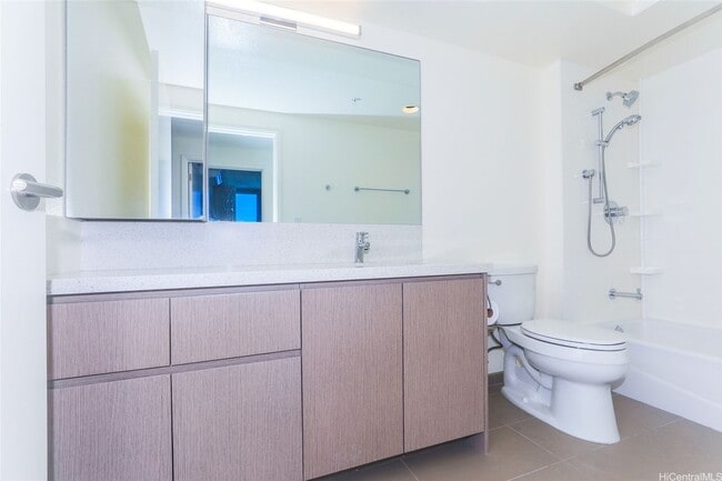 Building Photo - Priced Low to Sell!! Top floor with floor to ceiling windows to enhance the spectacular ocean