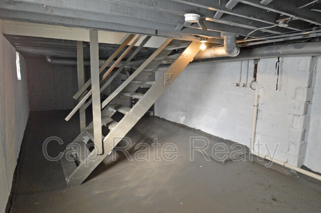 Building Photo - 1111 E 22nd Ave