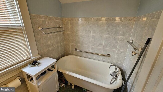 Building Photo - 205 3rd Ave SW