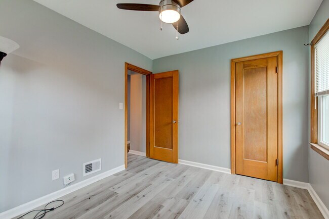 Building Photo - 4610 Rookwood Ave