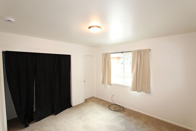 Building Photo - 1612 N San Francisco St